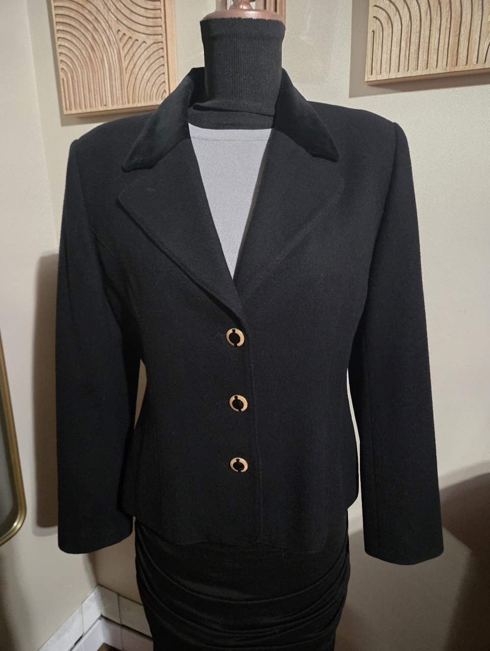 Vintage 80s Oleg Cassini Black Fitted Women's Blazer with Gold Buttons - Picture 8 of 10